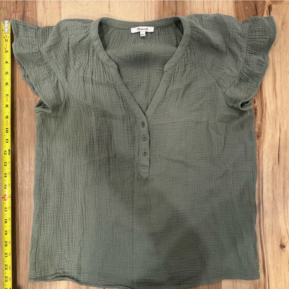 Madewell Lightspun Ruffle-Sleeve Henley Top Size Small green color